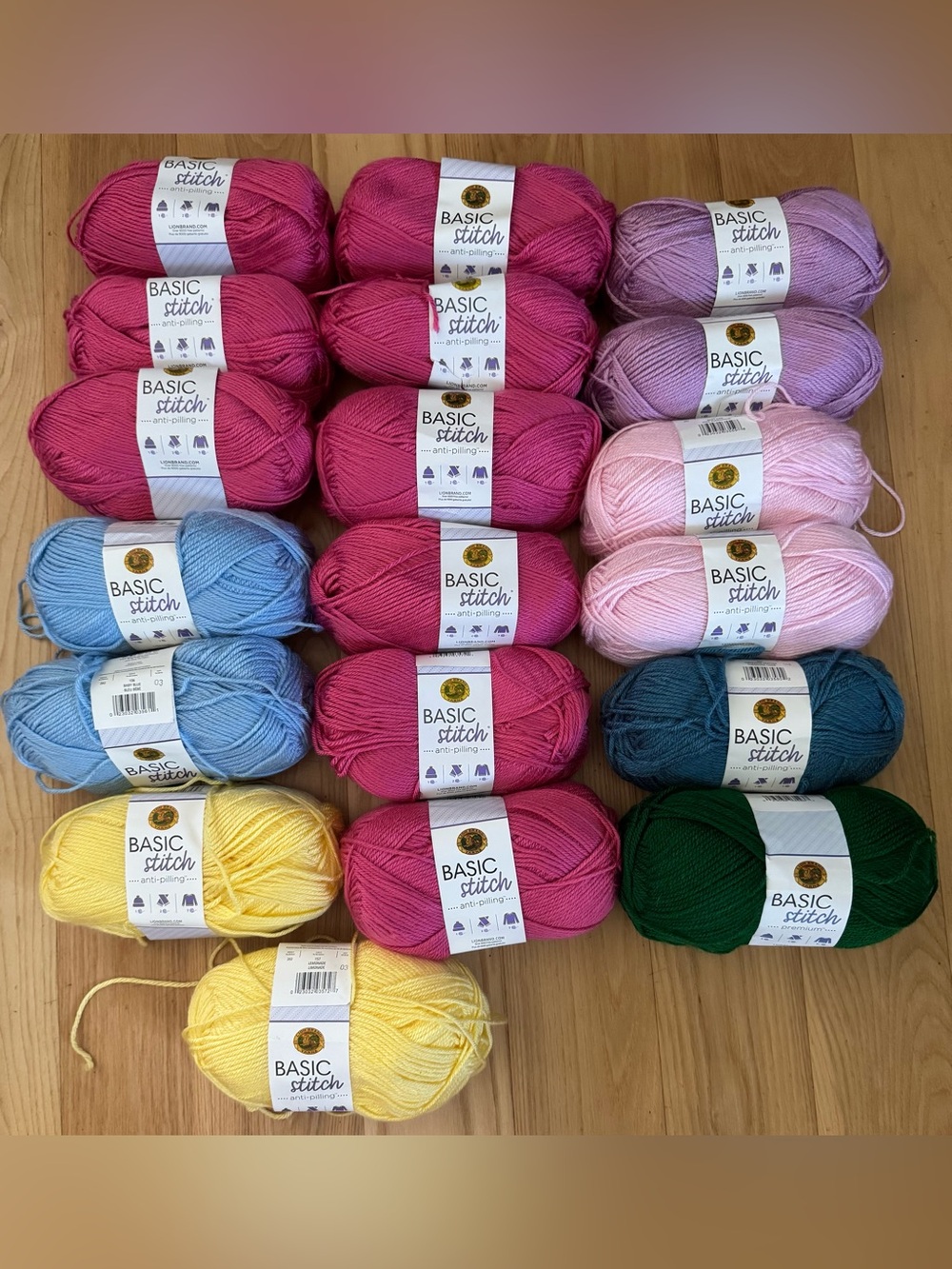 Lion Brand Basic Stitch Anti Pilling Yarn Lot 19 Skeins Worsted